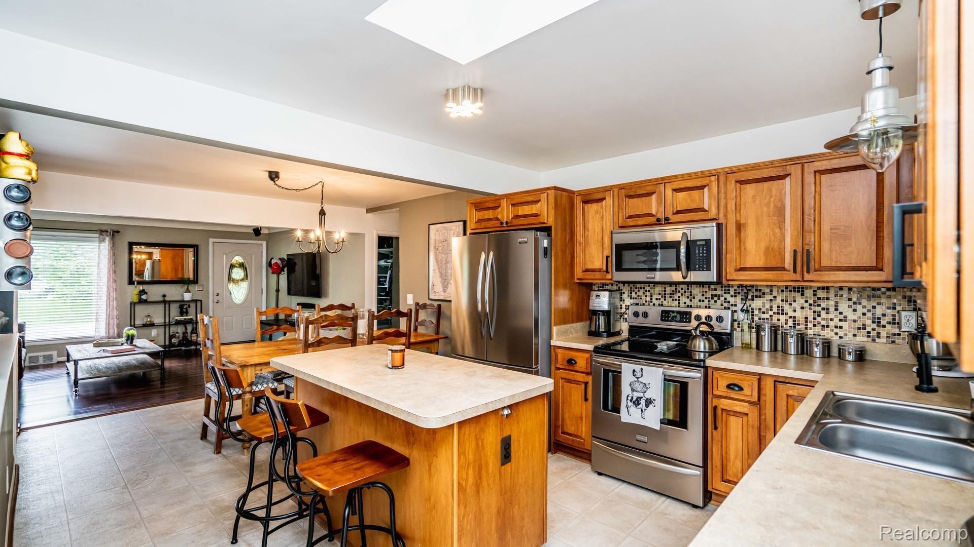 1863 Tamm Avenue Rochester, MI 48309 - Photo 9 of 19 Tamm Kitchen.jpg