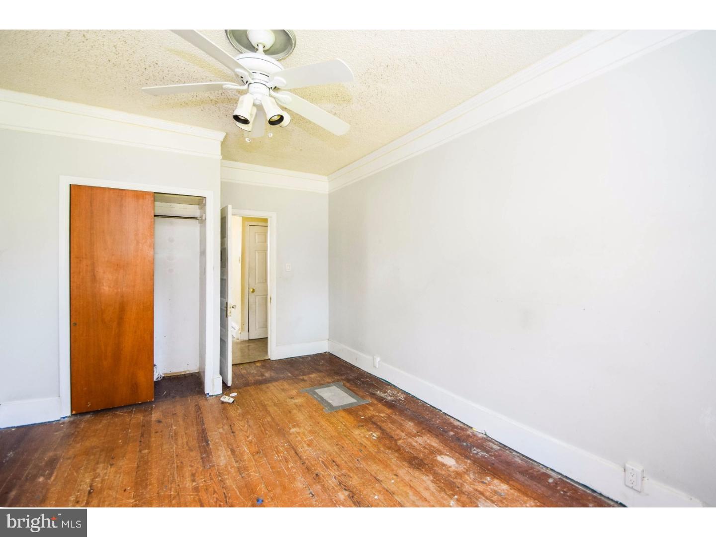 605 Crown Point Road Westville, NJ 08093 - Photo 3 of 25 Gallery Image 3