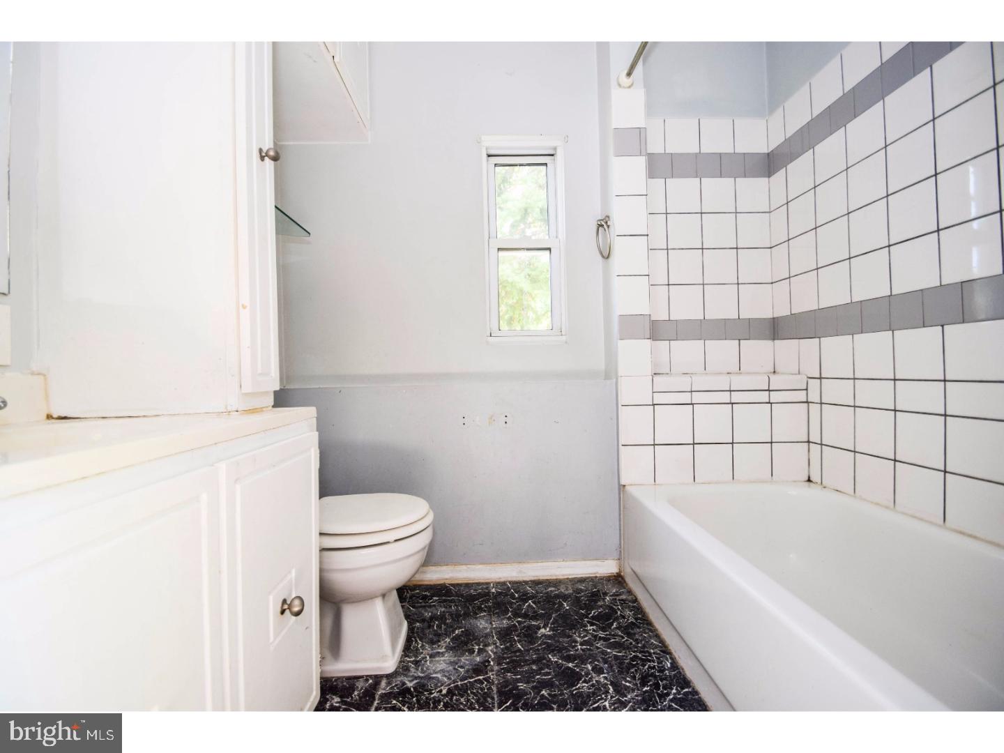 605 Crown Point Road Westville, NJ 08093 - Photo 4 of 25 Gallery Image 4