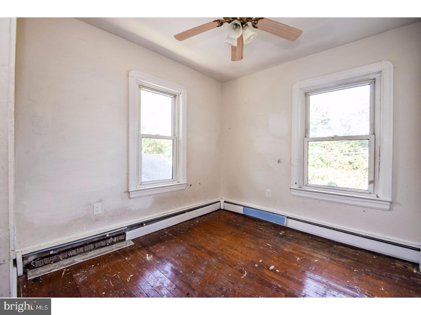 605 Crown Point Road Westville, NJ 08093 - Photo 6 of 25 Gallery Image 6