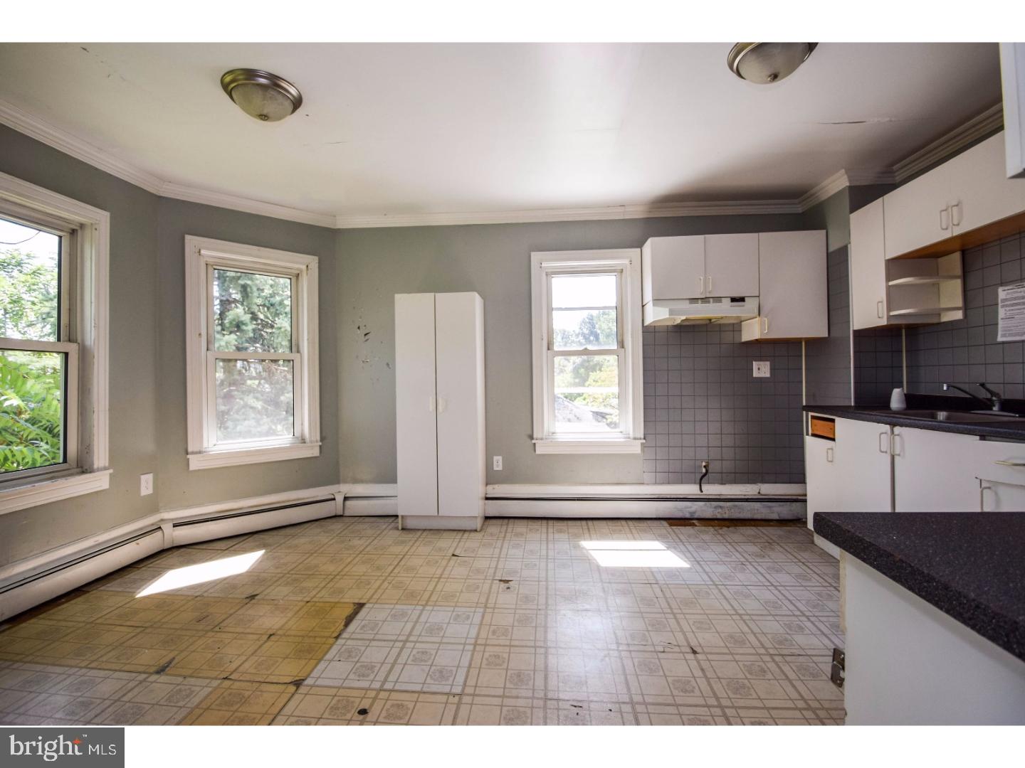 605 Crown Point Road Westville, NJ 08093 - Photo 9 of 25 Gallery Image 9