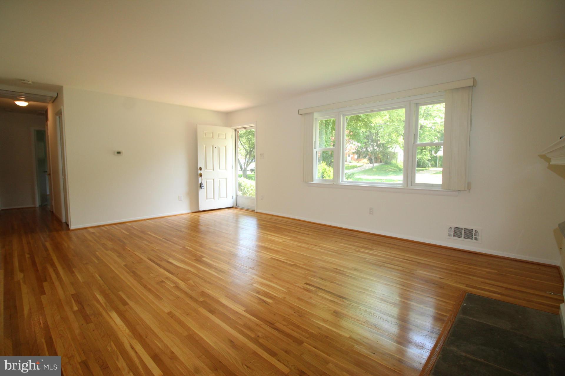 7634 Webbwood Court Springfield, VA 22151 - Photo 3 of 29 Living Room