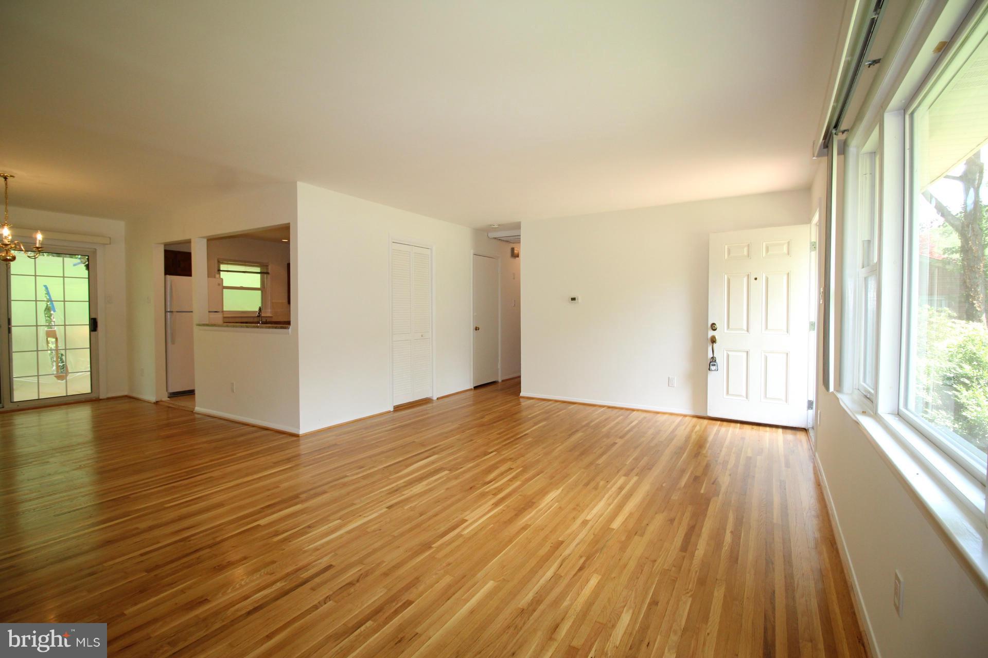 7634 Webbwood Court Springfield, VA 22151 - Photo 4 of 29 Living Room