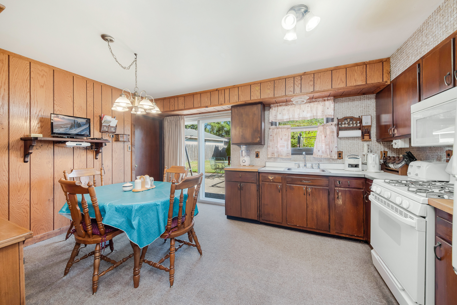 148 Thornhurst Road Bolingbrook, IL 60440 - Photo 4 of 15