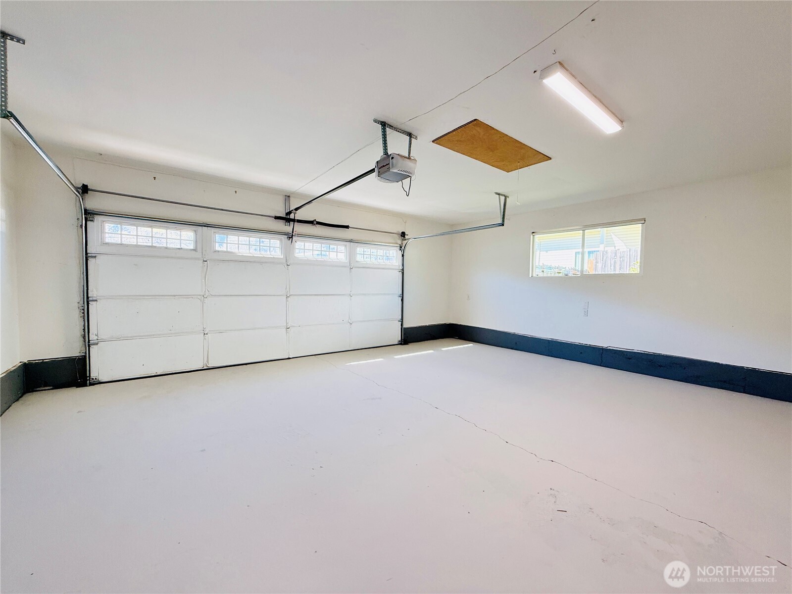 6528 23rd Avenue Southwest Seattle, WA 98106 - Photo 20 of 39 an empty room with windows and cabinet