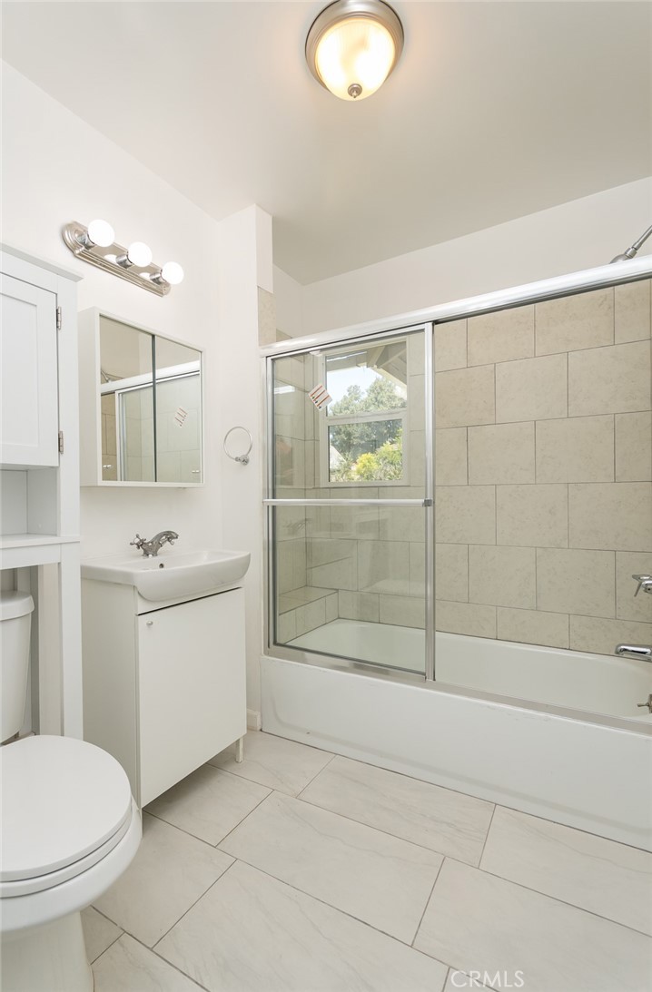316 West Kenneth Road Glendale, CA 91202 - Photo 13 of 15 Bathroom