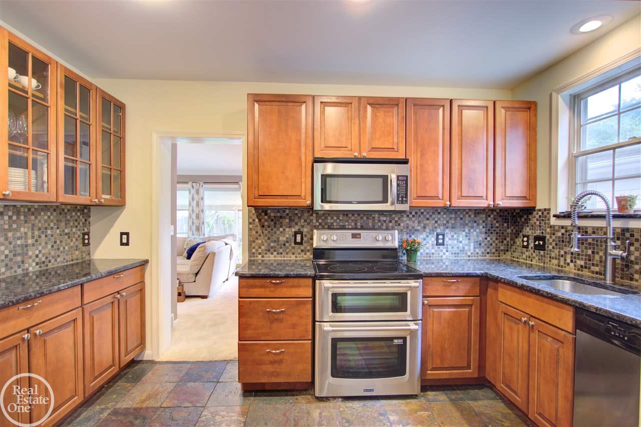 428 Lothrop Road Grosse Pointe Farms, MI 48236 - Photo 4 of 41