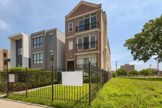 $2,100 | 4541 South Evans Avenue, Unit 2, Chicago, IL 60653