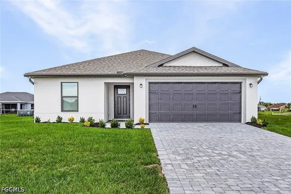 $369,900 | 811 Rue Labeau Circle, Fort Myers, FL 33913