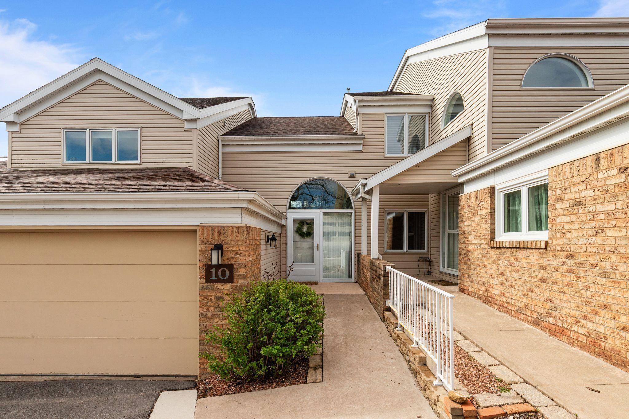 10 South Lawrence Court, Unit 10 Appleton, WI 54911 - Photo 1 of 33