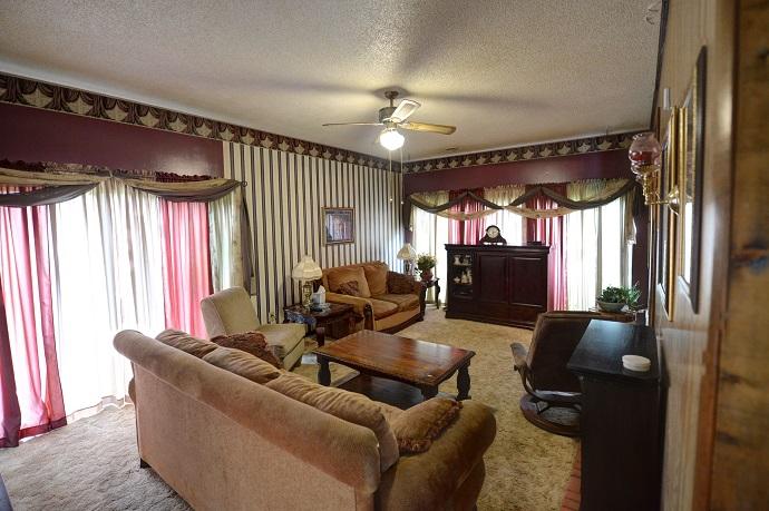 469 Rhea County Highway Dayton, TN 37321 - Photo 15 of 50 13-469 rhea co living 2