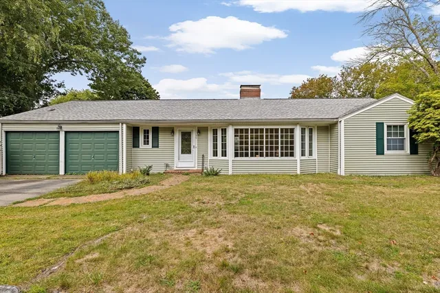 a view of a house with a backyard