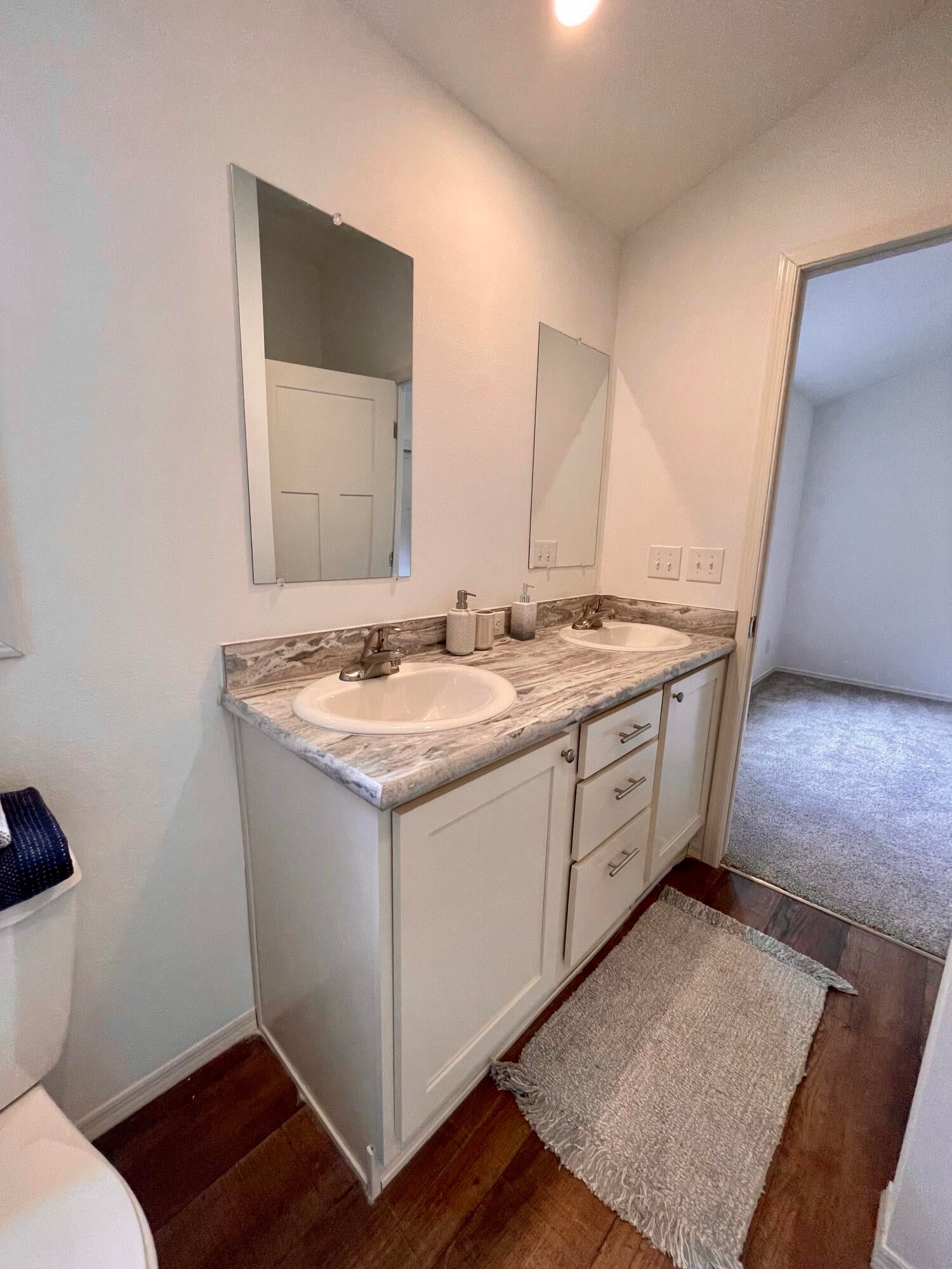 61000 Brosterhous Road, Unit 550 Bend, OR 97702 - Photo 16 of 26 Primary Bath 4