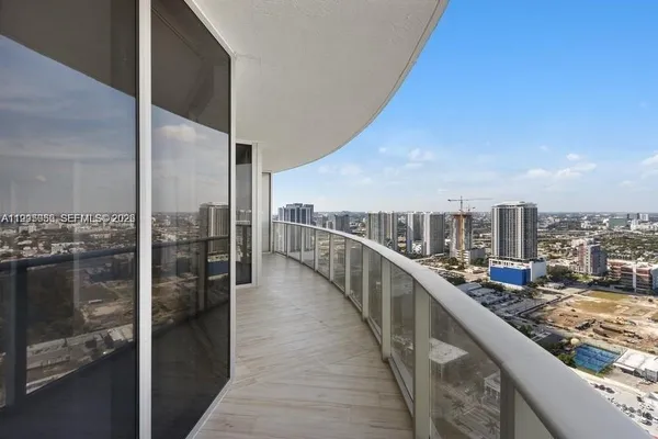 $5,850 | 488 Northeast 18th Street, Unit 3801, Miami, FL 33132
