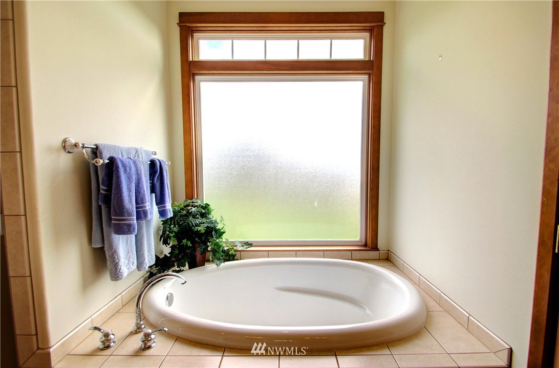 7011 Samish Heights Road Bow, WA 98232 - Photo 18 of 24 Gallery Image 18