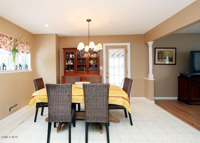 40 Hassake Road Old Greenwich, CT 06870 - Photo 3 of 11 40 Hassake Rd