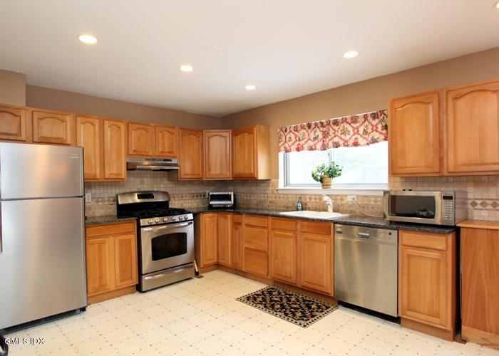 40 Hassake Road Old Greenwich, CT 06870 - Photo 4 of 11 40 Hassake Rd