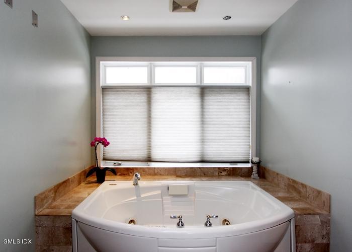 40 Hassake Road Old Greenwich, CT 06870 - Photo 6 of 11 40 Hassake Rd