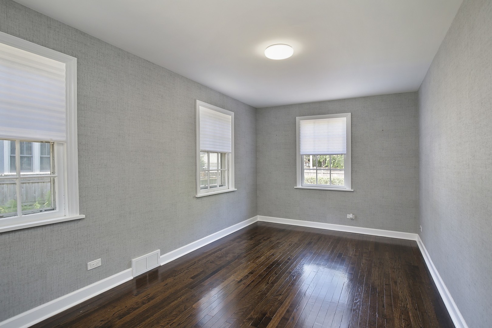 1027 Willow Road Winnetka, IL 60093 - Photo 8 of 15