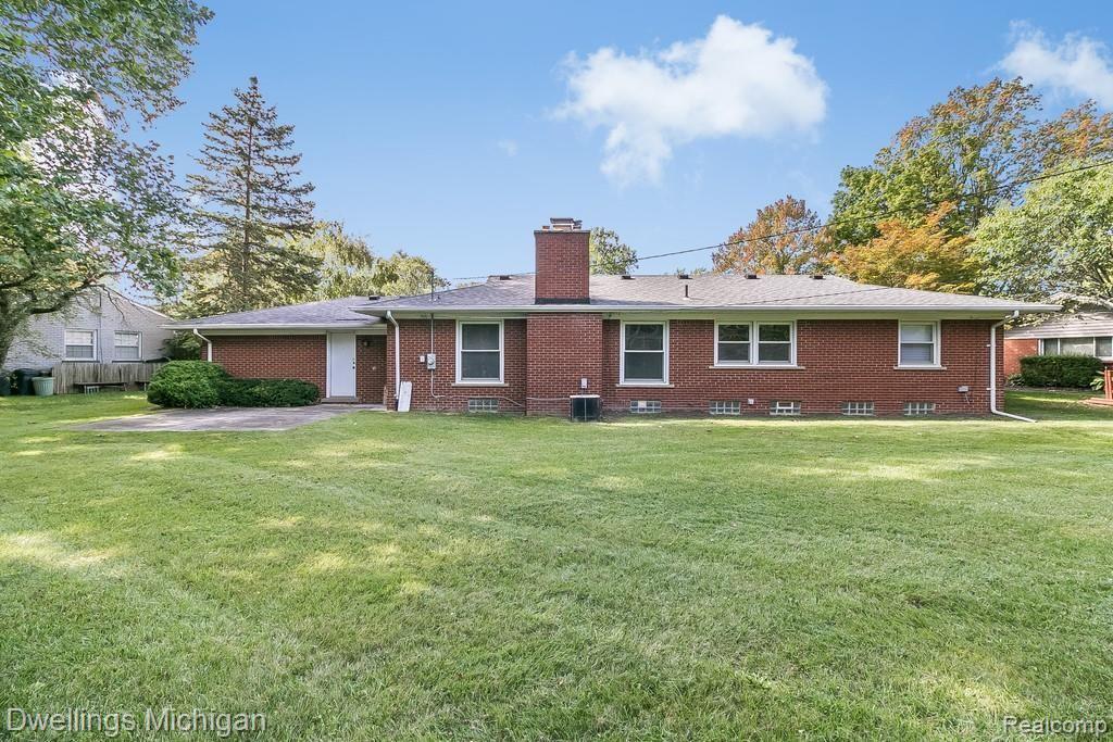 32205 Baintree Road Farmington, MI 48334 - Photo 4 of 33 So Much Space