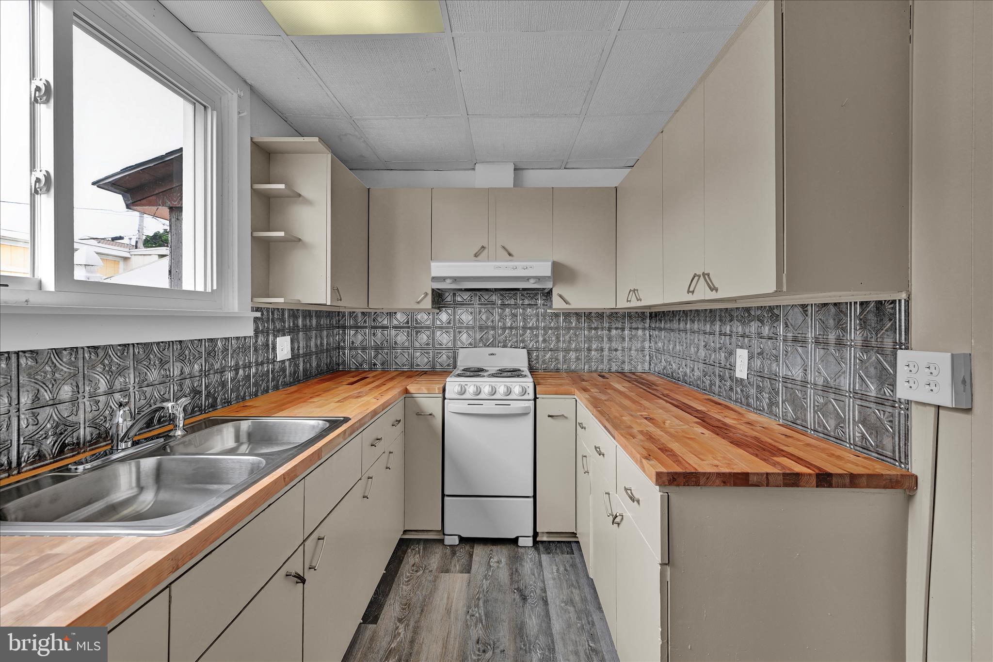 1127 Walnut Street Lebanon, PA 17042 - Photo 7 of 30 Unit 1 - Kitchen