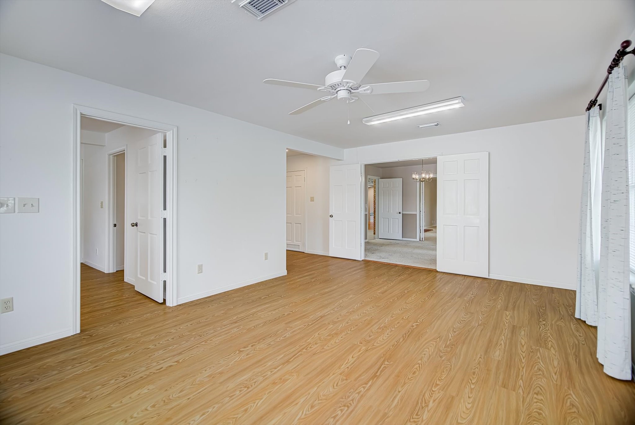 106 Woodland Road Lake Jackson, TX 77566 - Photo 18 of 46 a view of an empty room with wooden floor