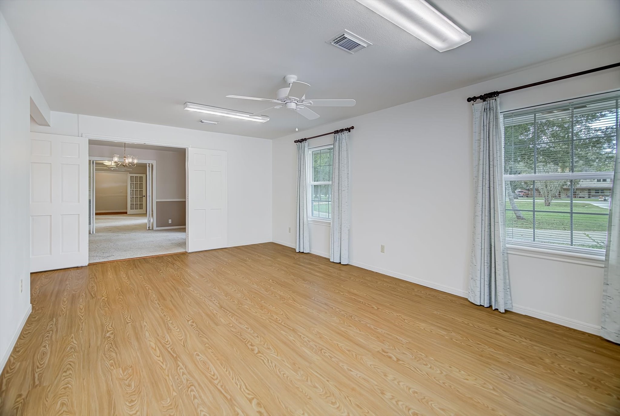 106 Woodland Road Lake Jackson, TX 77566 - Photo 19 of 46 a view of empty room with wooden floor and fan