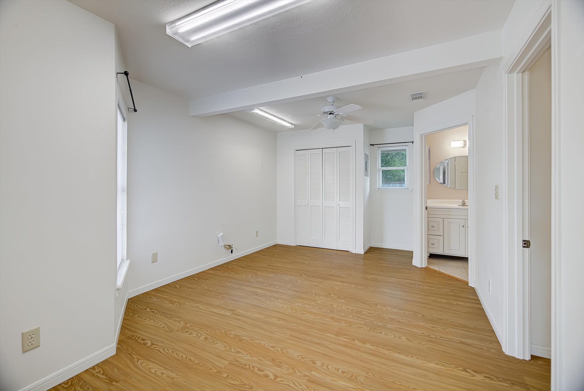 106 Woodland Road Lake Jackson, TX 77566 - Photo 20 of 46 a view of empty room with wooden floor
