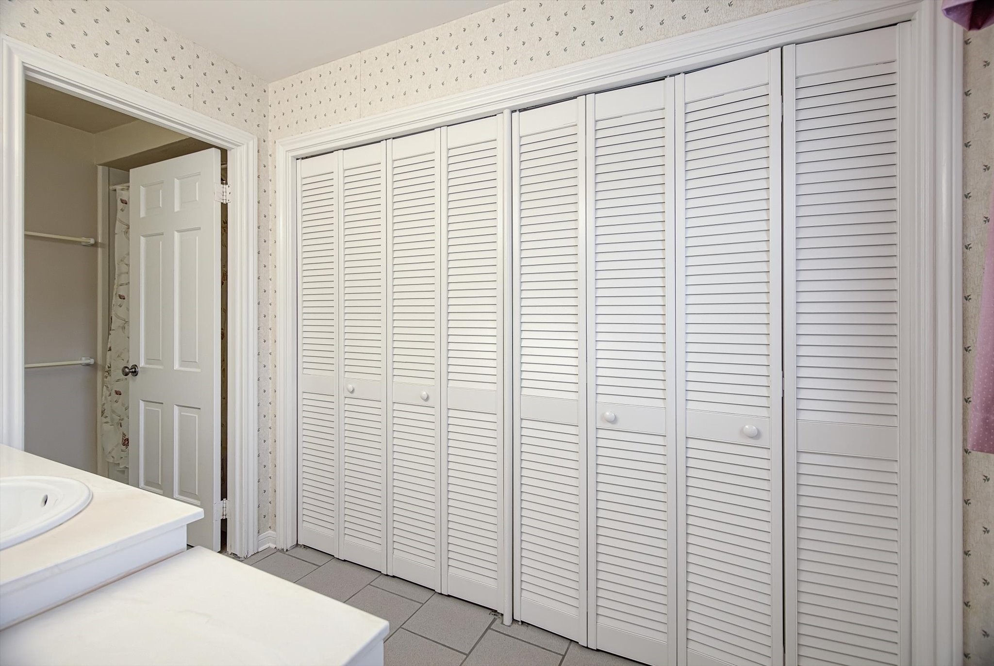 106 Woodland Road Lake Jackson, TX 77566 - Photo 27 of 46 a view of a room with a door