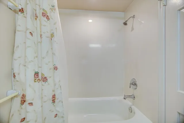 $375,000 | 106 Woodland Road, Lake Jackson, TX 77566