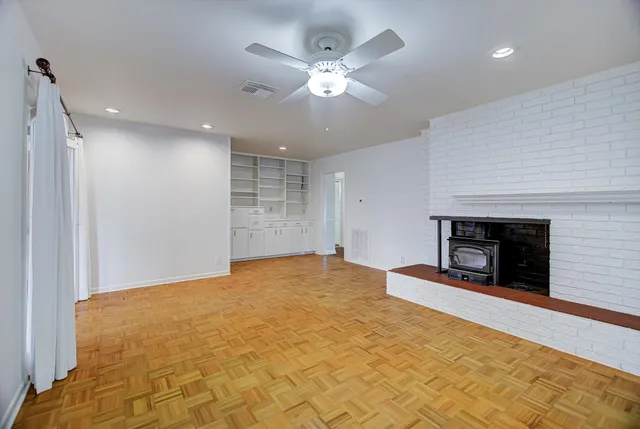 $375,000 | 106 Woodland Road, Lake Jackson, TX 77566