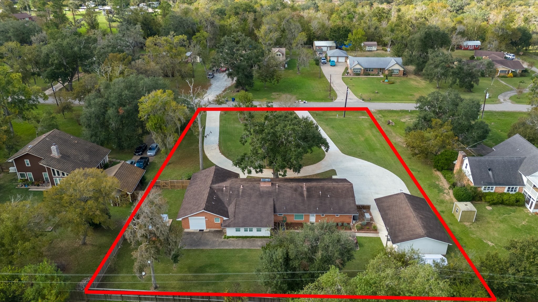 106 Woodland Road Lake Jackson, TX 77566 - Photo 44 of 46 an aerial view of a house