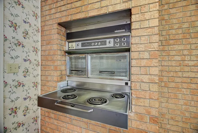 $375,000 | 106 Woodland Road, Lake Jackson, TX 77566