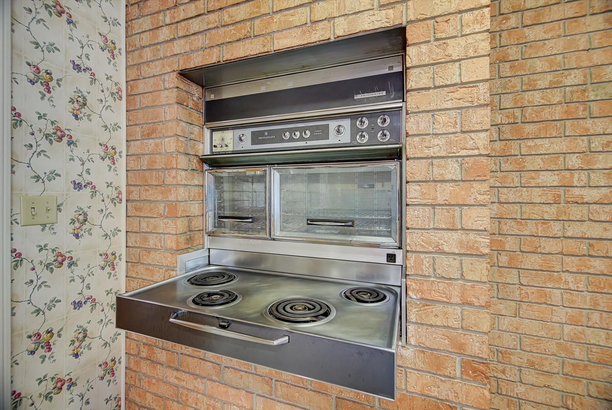 106 Woodland Road Lake Jackson, TX 77566 - Photo 8 of 46 a stove top oven sitting inside of a kitchen