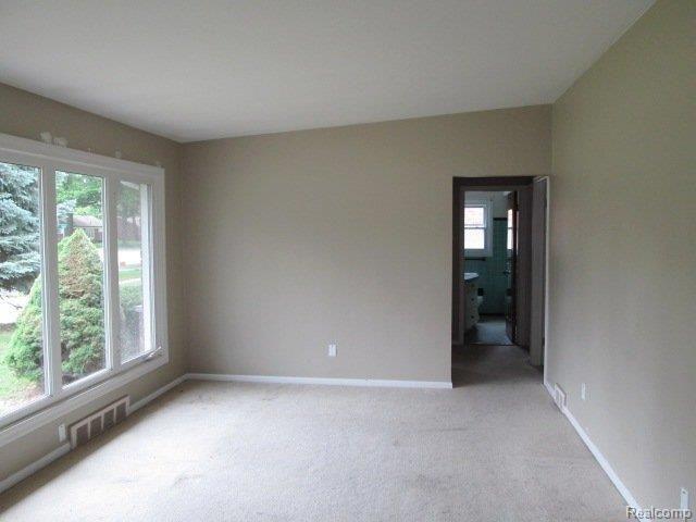 9341 Merriman Road Livonia, MI 48150 - Photo 15 of 17 261-962031-living rm.JPG