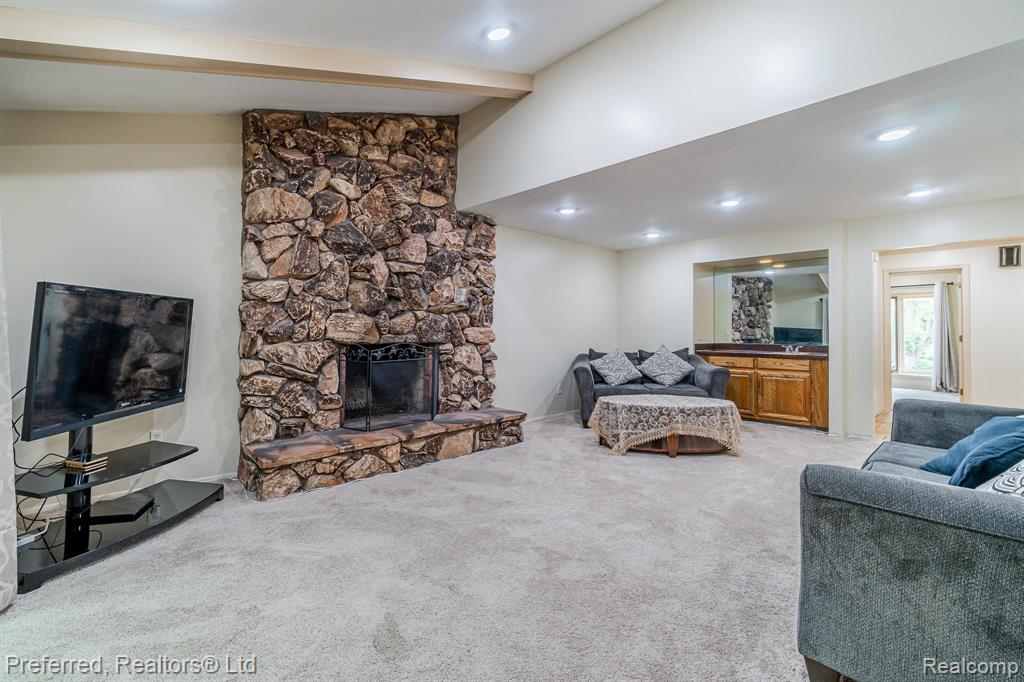 30210 High Valley Road Farmington Hills, MI 48331 - Photo 20 of 40