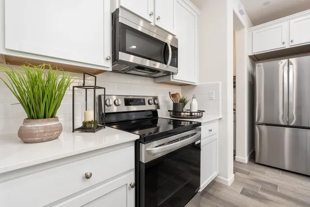 $399,990 | 6599 East Cresthaven Drive, Fresno, CA 93727