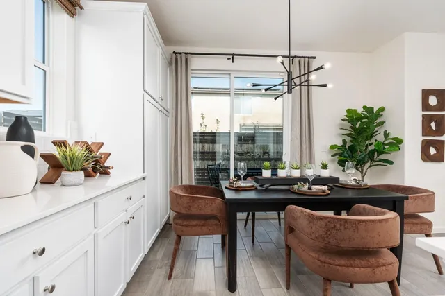 $399,990 | 6599 East Cresthaven Drive, Fresno, CA 93727