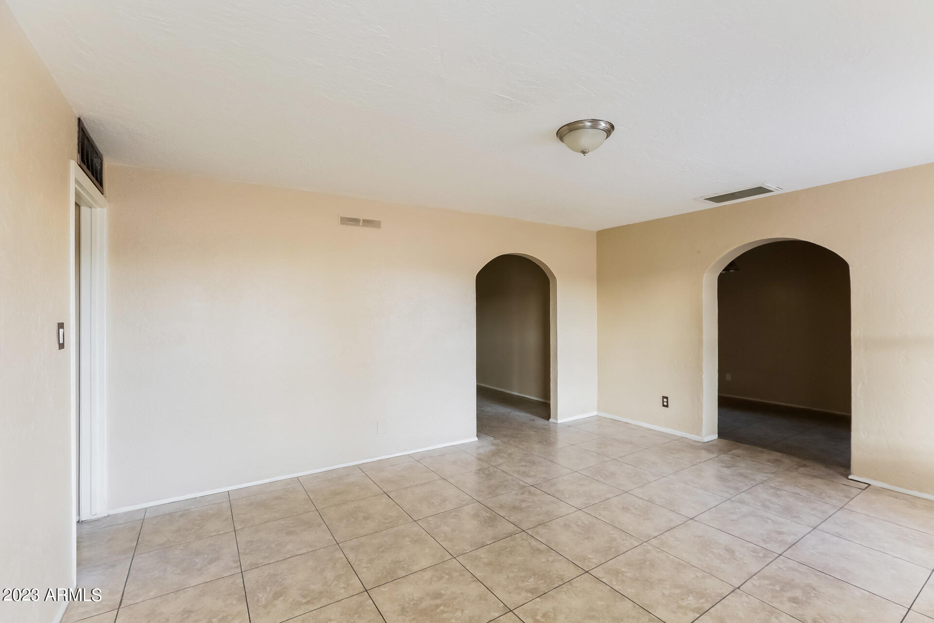 3349 West Thomas Road Phoenix, AZ 85017 - Photo 2 of 15 001-photo-living-room-10941710