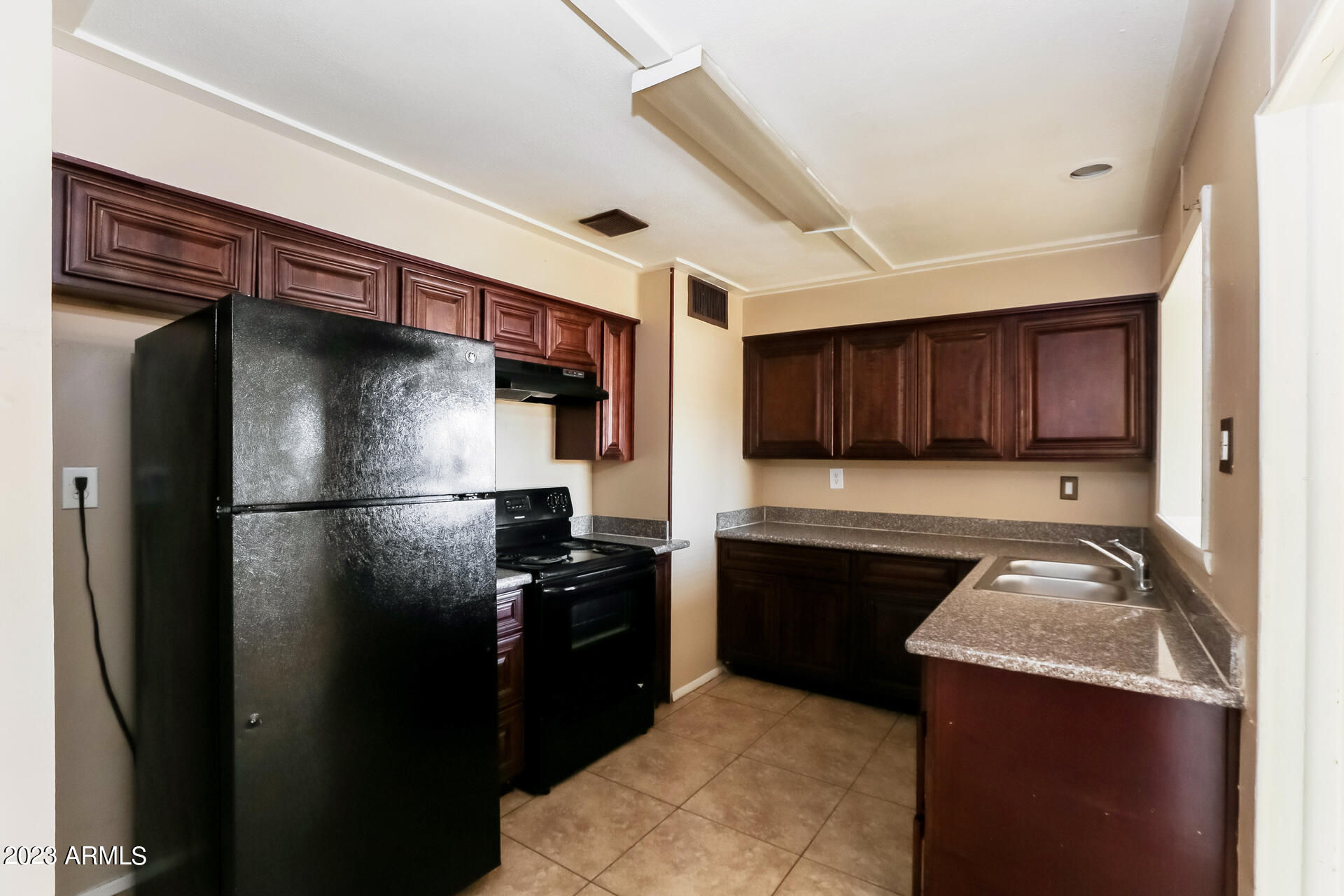 3349 West Thomas Road Phoenix, AZ 85017 - Photo 7 of 15 006-photo-kitchen-10941714