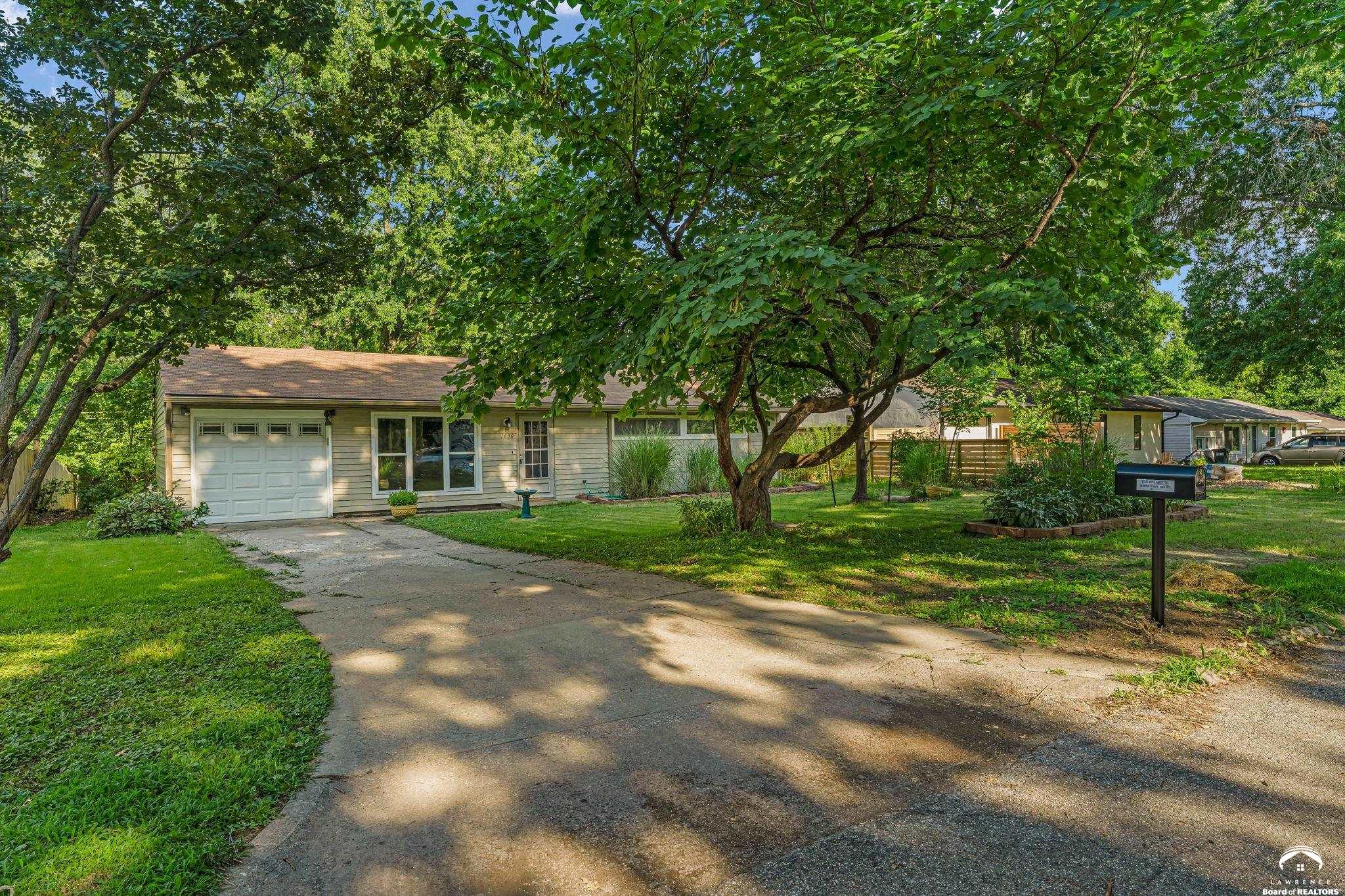 1630 Delaware Street Lawrence, KS 66044 - Photo 6 of 37