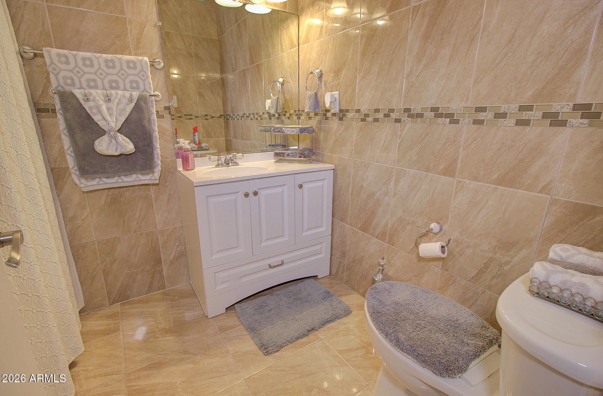 101 East 7th Street Eloy, AZ 85131 - Photo 22 of 34 a bathroom with a sink and a mirror