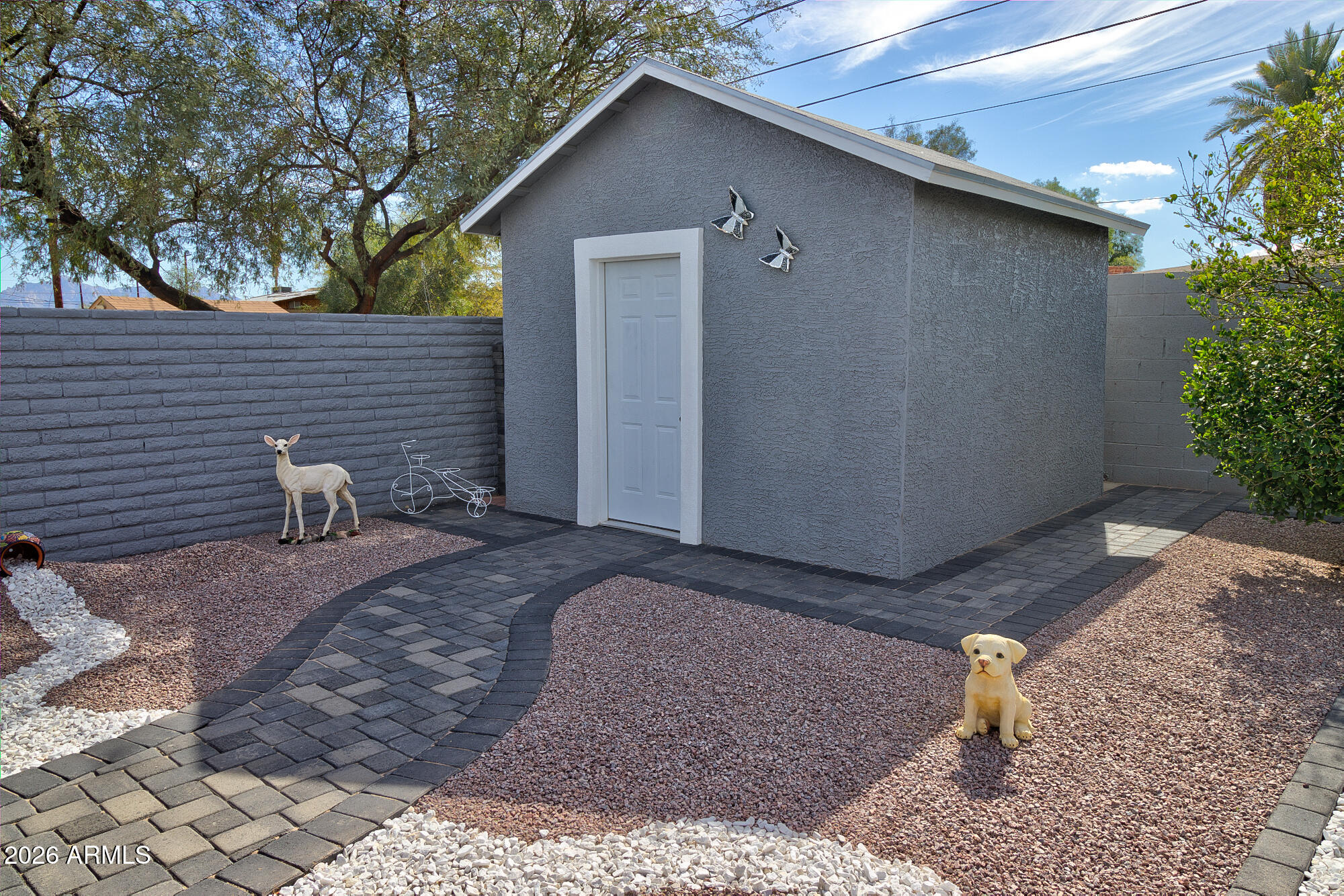 101 East 7th Street Eloy, AZ 85131 - Photo 32 of 34 a backyard of a house with seating space