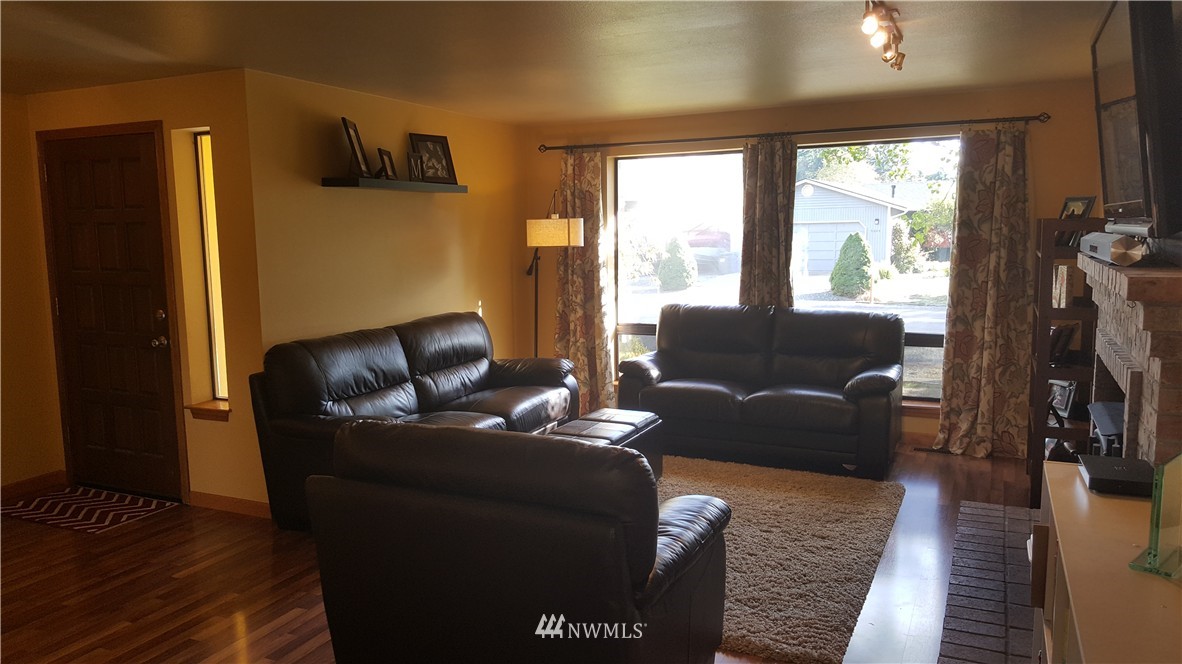 5004 Southeast 2nd Street Renton, WA 98059 - Photo 3 of 17