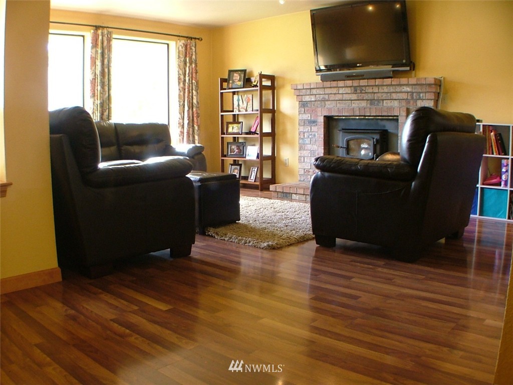 5004 Southeast 2nd Street Renton, WA 98059 - Photo 4 of 17