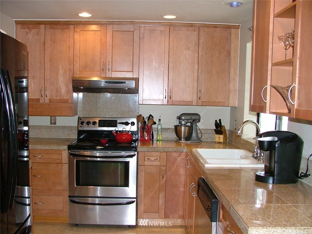 5004 Southeast 2nd Street Renton, WA 98059 - Photo 6 of 17