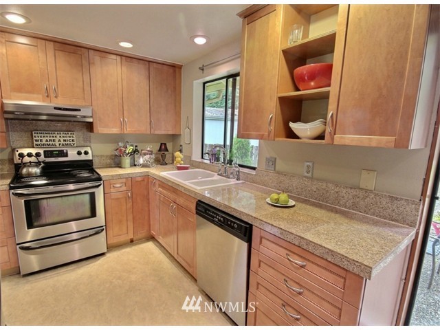 5004 Southeast 2nd Street Renton, WA 98059 - Photo 7 of 17