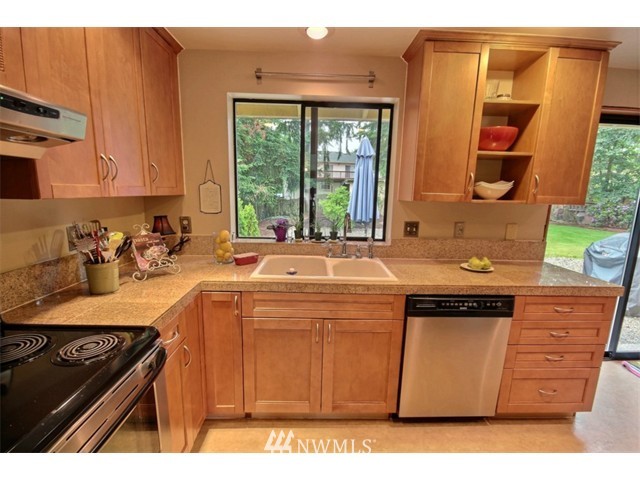 5004 Southeast 2nd Street Renton, WA 98059 - Photo 8 of 17