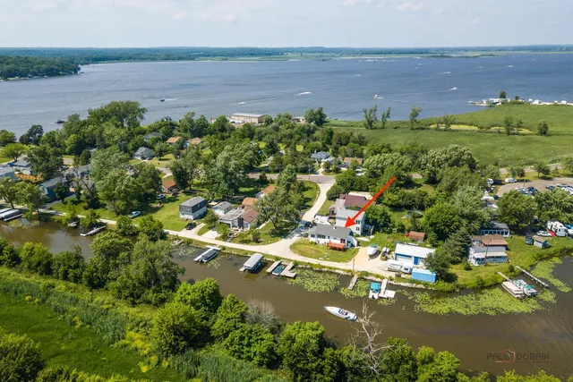 a view of a houses with a yard
