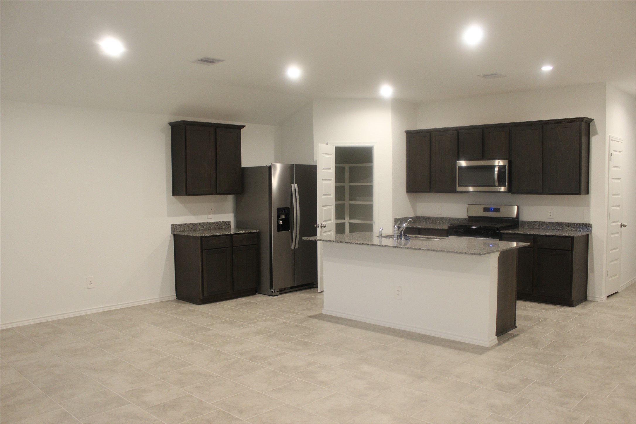 1142 Appaloosa Lane Rosharon, TX 77583 - Photo 3 of 14 Gallery Image 3